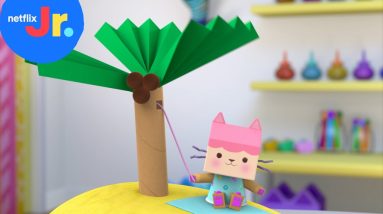 Paper Fan Craft DIY for Summer Cooling 🌴 Gabby's Dollhouse | Netflix Jr